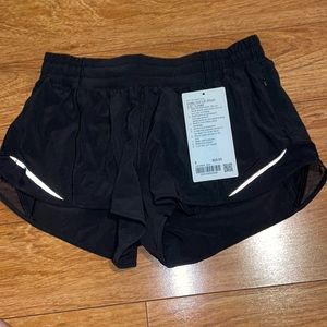 Lululemon Hotty Hot LT Shorts 2.5” Lined